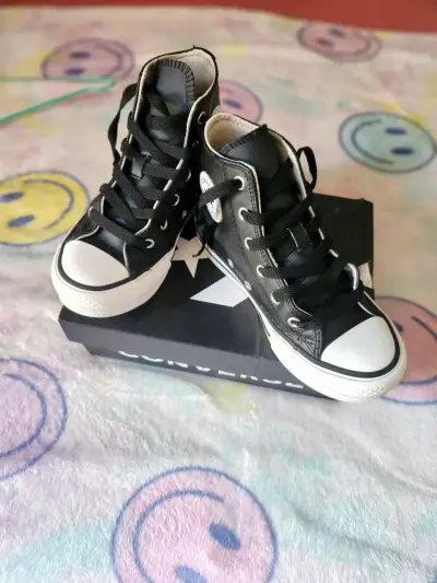 Zapatillas negras converse - miniatura 1