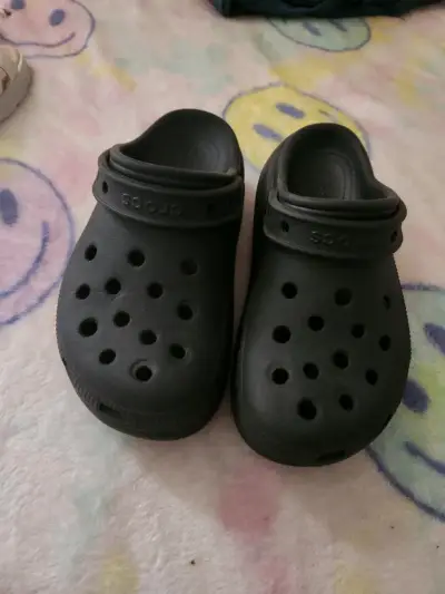 Zapatillas negras converse - miniatura 5