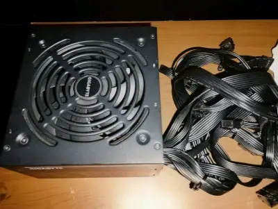 Fuente Gigabyte 450W/Ram Corsair 8gb (2x4) 2400Mhz - miniatura 2