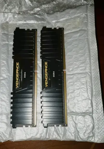 Fuente Gigabyte 450W/Ram Corsair 8gb (2x4) 2400Mhz - miniatura 3