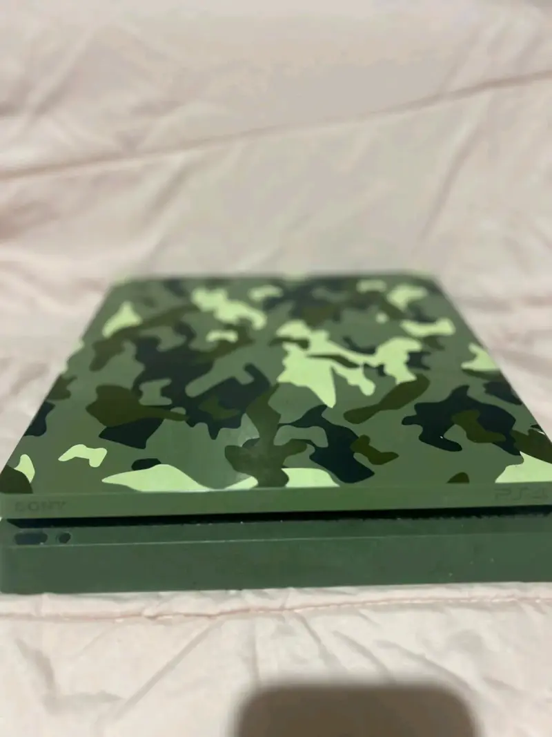Consola PS4 camuflada con control - 5