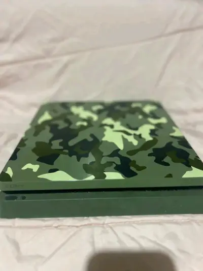 Consola PS4 camuflada con control - miniatura 5
