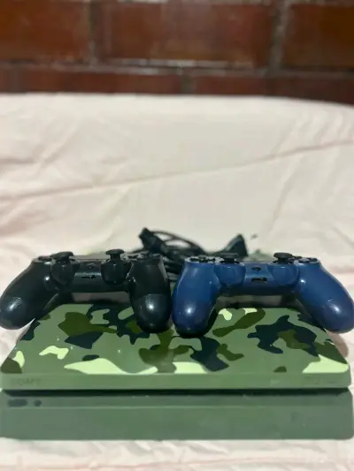 Consola PS4 camuflada con control - miniatura 6