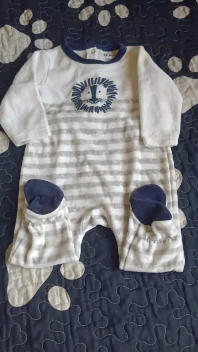 Enterito de bebé con diseño de león, todo de 0 a 3 - miniatura 1