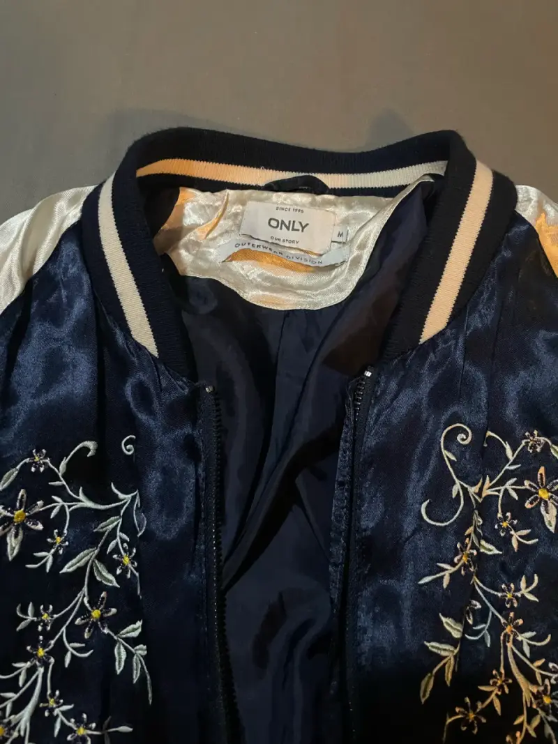 Chaqueta bomber azul bordada Only - 2