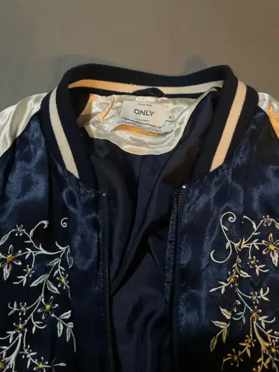 Chaqueta bomber azul bordada Only - miniatura 2