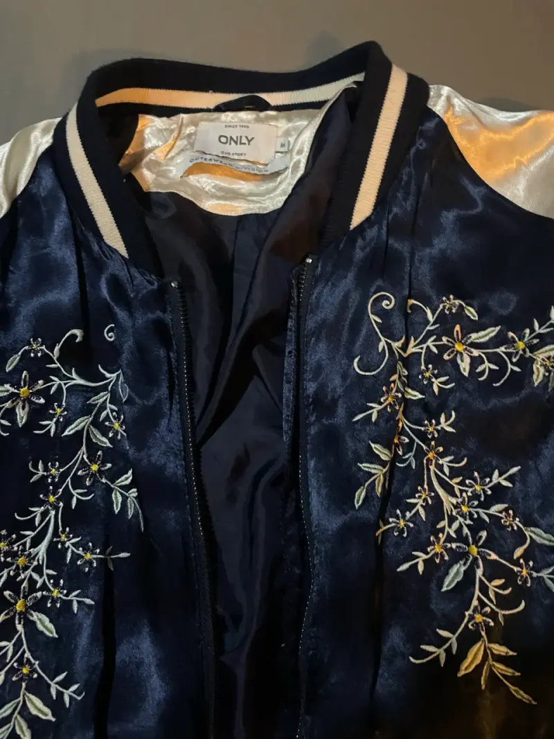 Chaqueta bomber azul bordada Only - 3