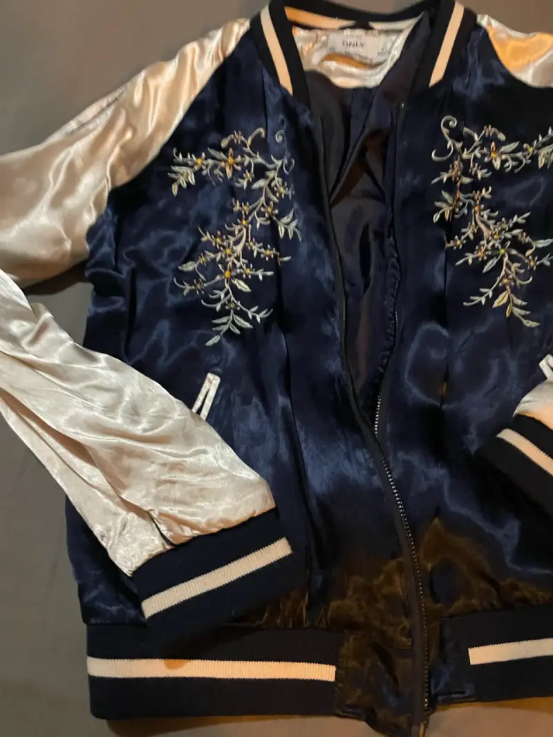 Chaqueta bomber azul bordada Only - 4