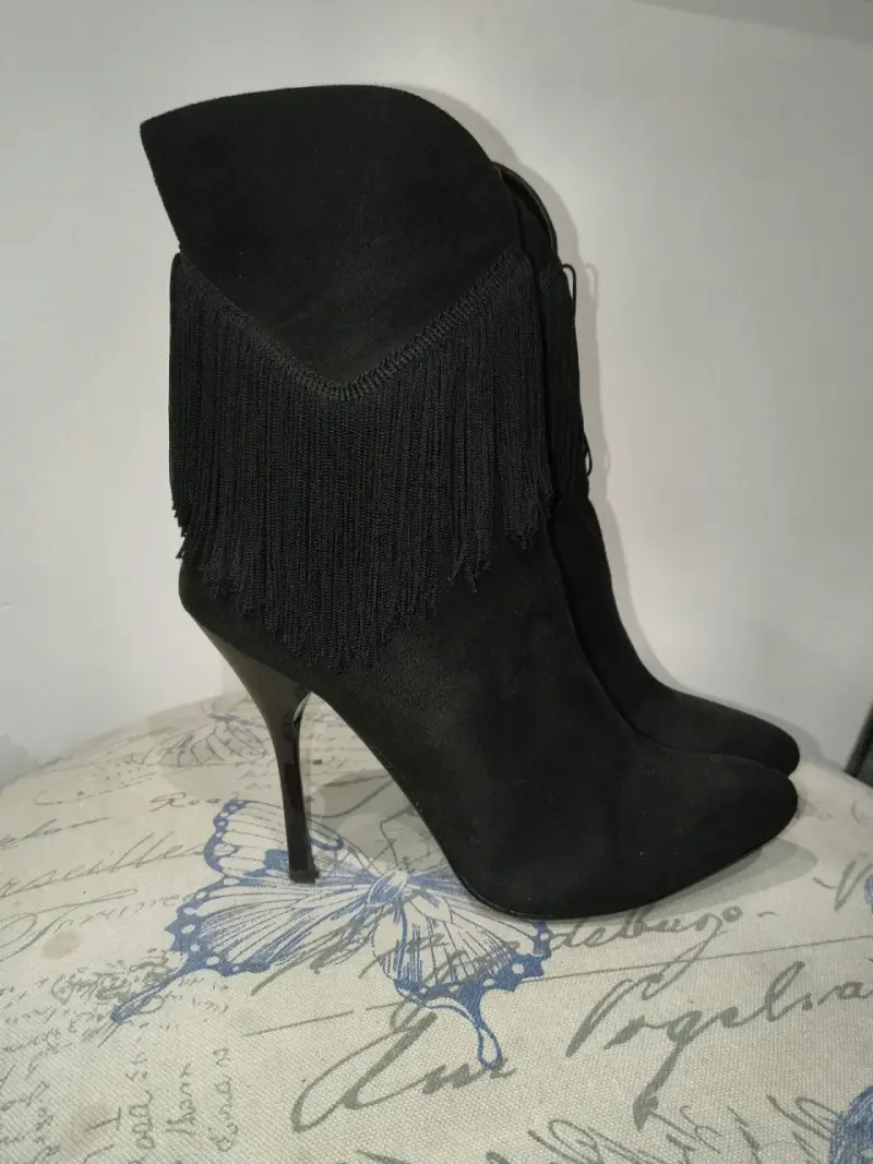 Botines negros con flecos - 2