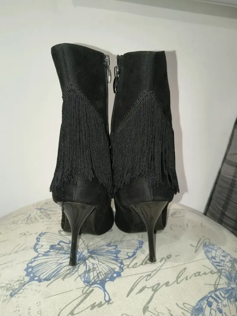 Botines negros con flecos - 3