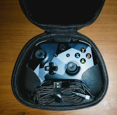 Joystick Xbox one concable y carcasa antigolpes - miniatura 2
