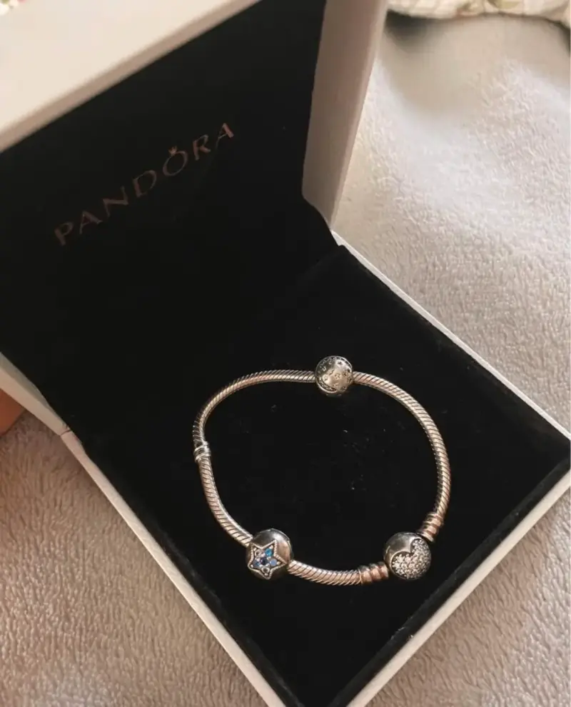 Pulsera Pandora con 2 charms ORIGINAL