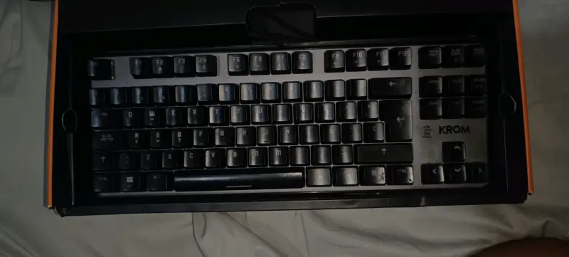 Teclado mecánico kernel TKL switch red CONVERSABLE - 1