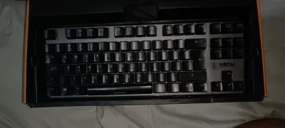 Teclado mecánico kernel TKL switch red CONVERSABLE - miniatura 1