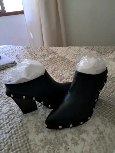 Botines negros con tachas - miniatura 5