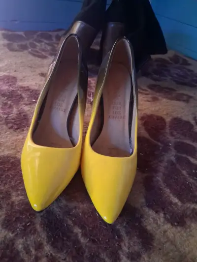 Puntillas amarillas con negro elegantes - miniatura 1
