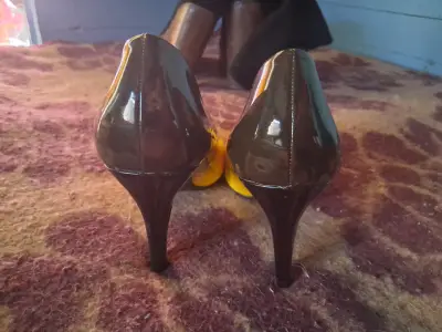 Puntillas amarillas con negro elegantes - miniatura 2