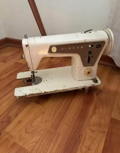 Máquina de coser Singer vintage - miniatura 1