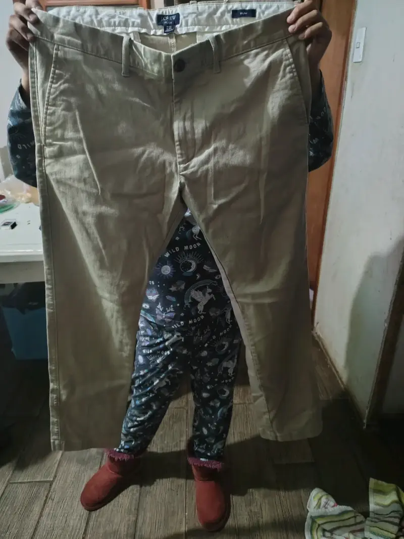 Chaqueta roja con capucha y pantalones - 3