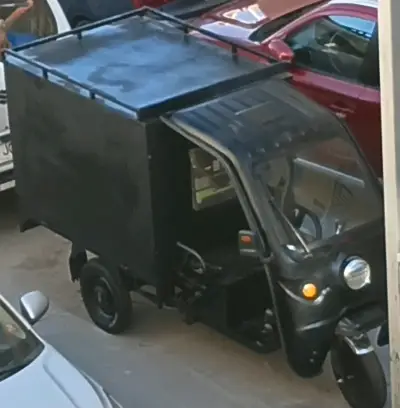 Motocarro de carga negro - miniatura 1
