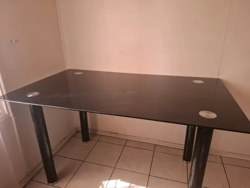 Mesa de vidrio moderna - 1