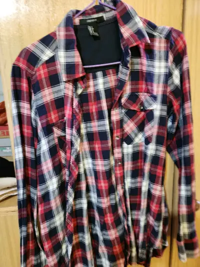Camisa a cuadros roja y azul - miniatura 1