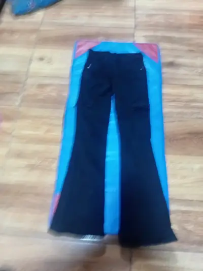 Pantalones negros acampanados - miniatura 1