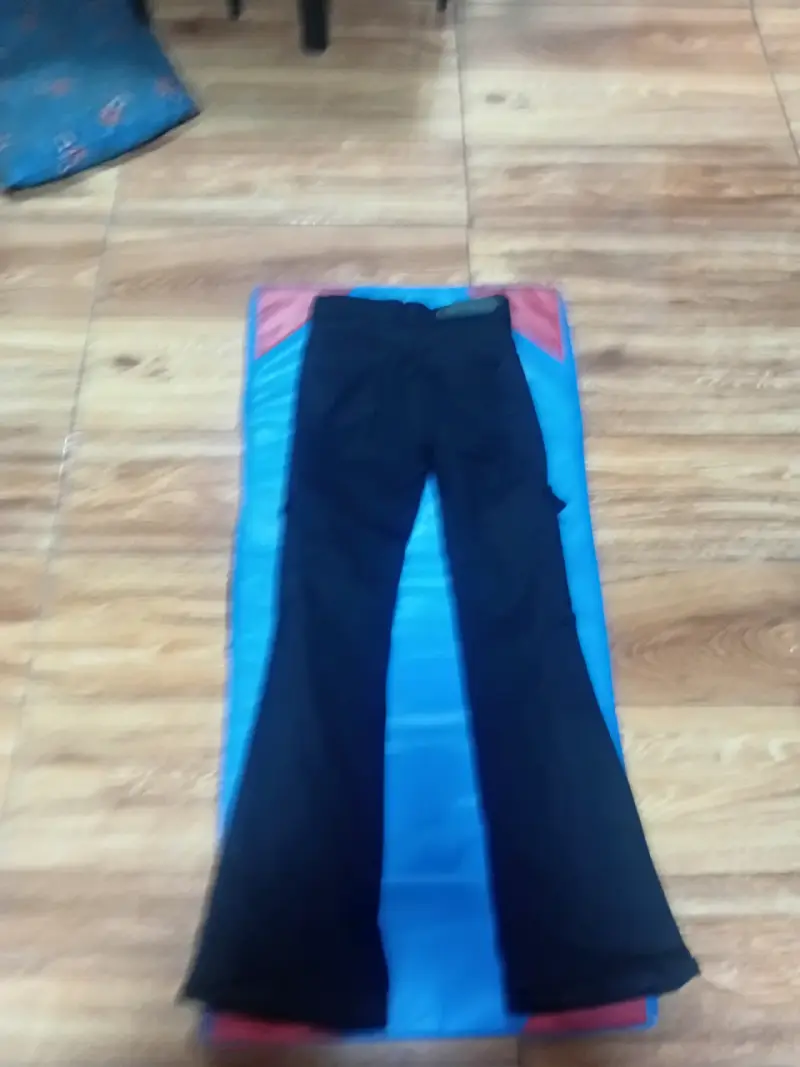 Pantalones negros acampanados - 2