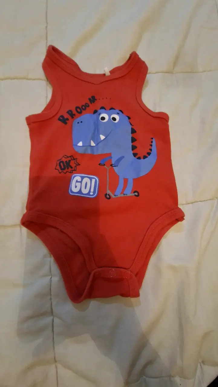 Body rojo para bebé con dinosaurio
