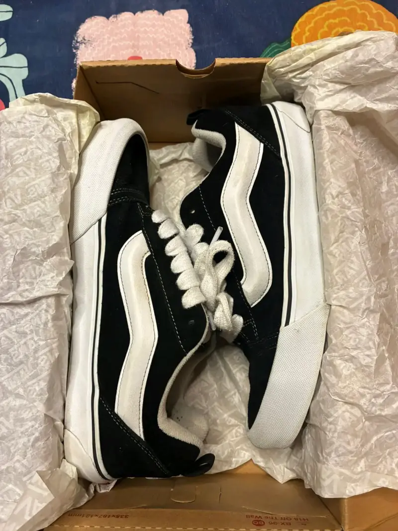 Zapatillas Vans negras y blancas - 3