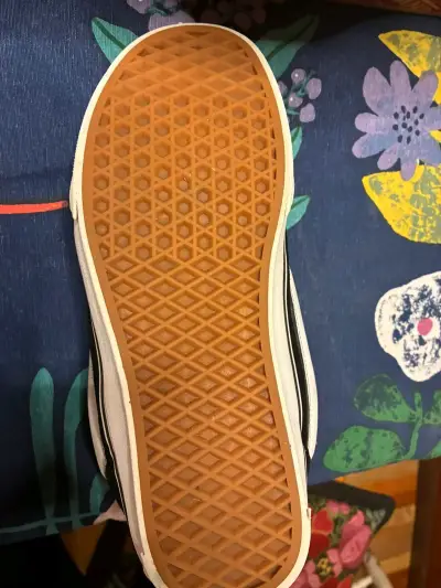 Zapatillas Vans negras y blancas - miniatura 4
