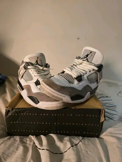 Zapatillas Jordan 4 Militar y black - miniatura 1
