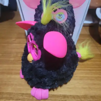 Furby Año 2012 - Negro con Fucsia - miniatura 4