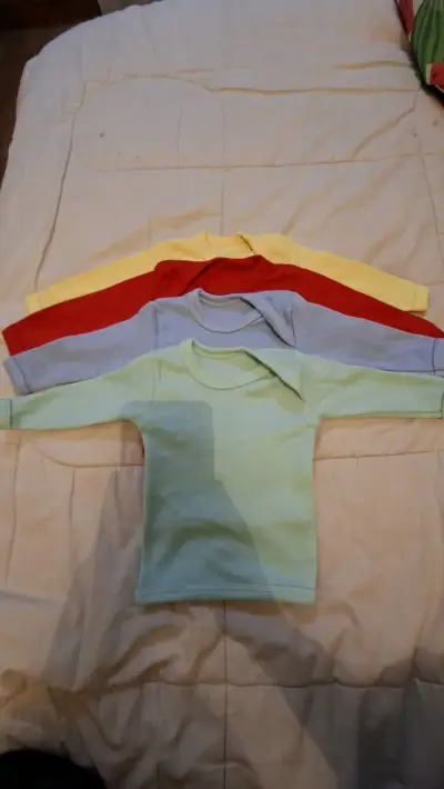 Set de poleras para bebés en varios colores - miniatura 2