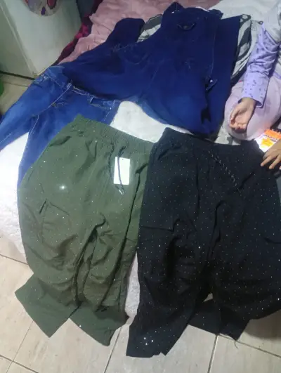 Jeans overol y pantalones deportivos - miniatura 1