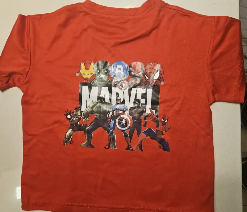 Polera roja Marvel talla 5 - 2