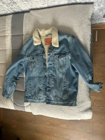 Chaqueta Levi’s de Mezclilla Con Chiporro Talla L - miniatura 1