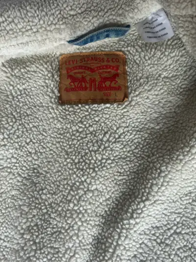 Chaqueta Levi’s de Mezclilla Con Chiporro Talla L - miniatura 3