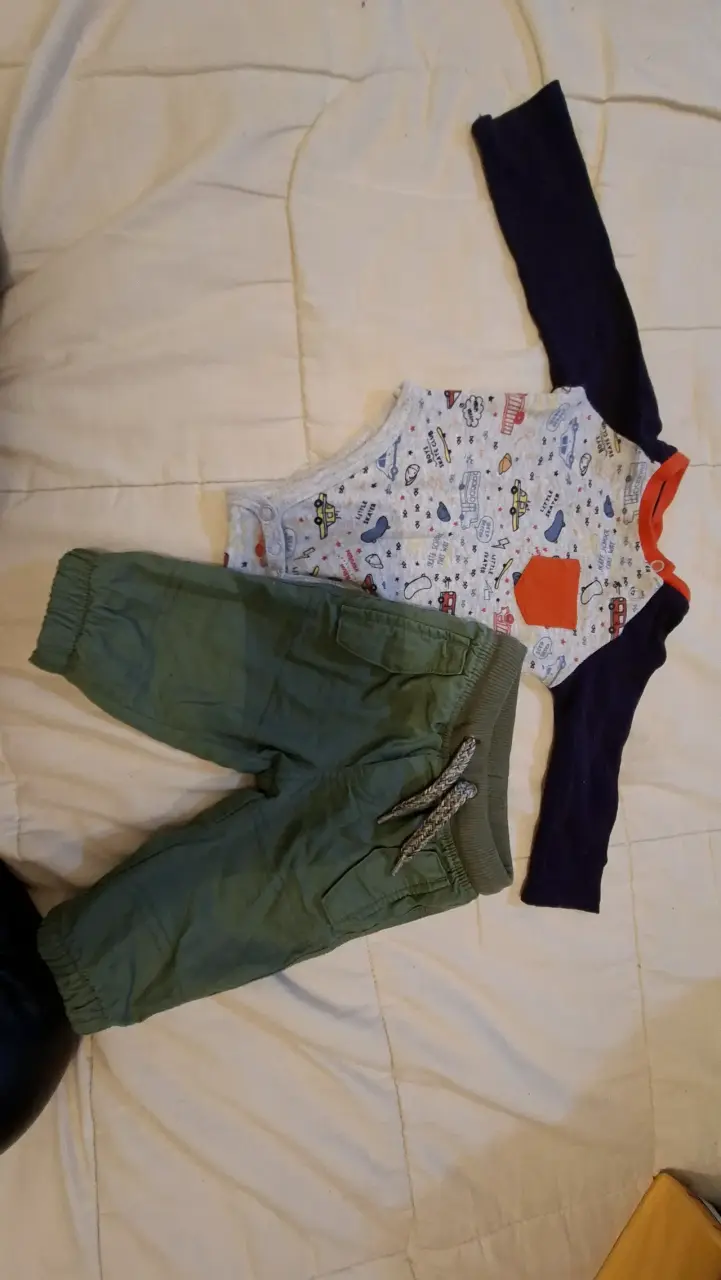 Conjunto bebé body y pantalón