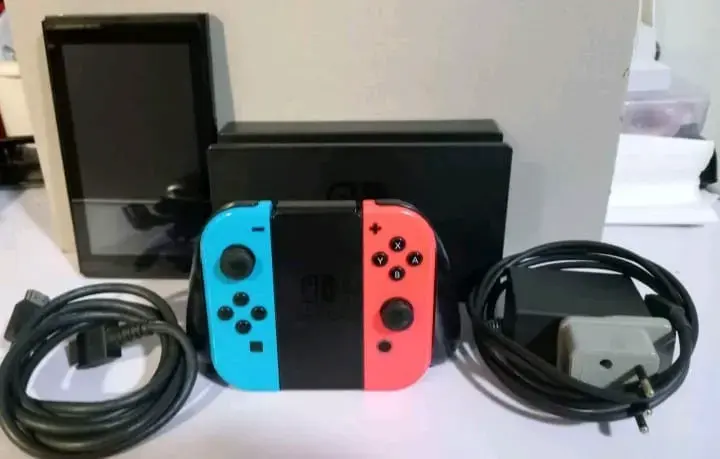 Consola Nintendo Switch con accesorios - 1