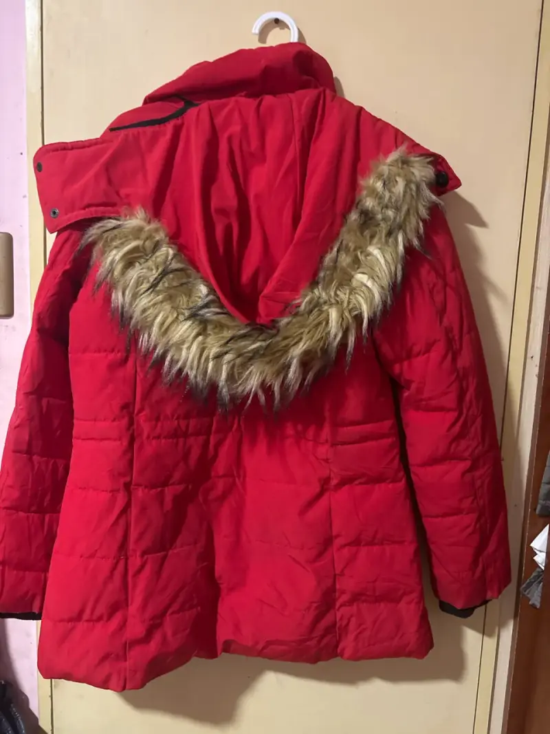 Chaqueta roja acolchada - 4