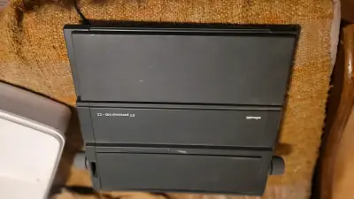 Máquina de escribir Olivetti portátil - miniatura 2