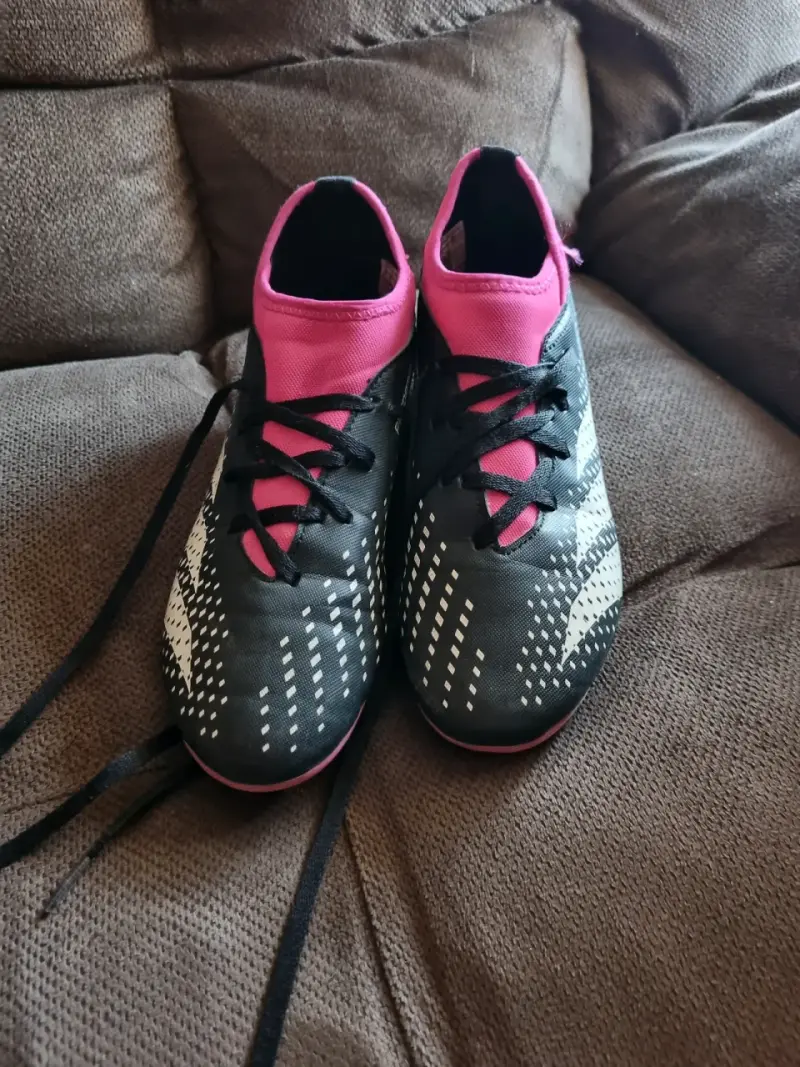 Zapatos de fútbol negras y rosas adidas - 2