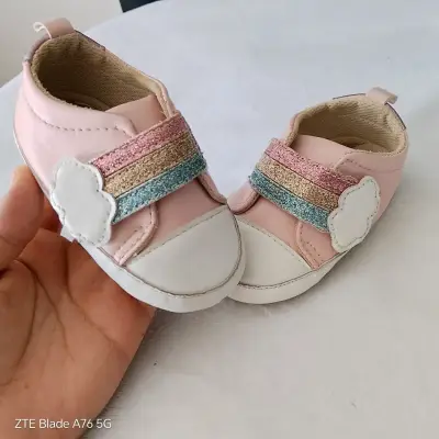 Zapatos de bebé rosados con brillo - miniatura 1