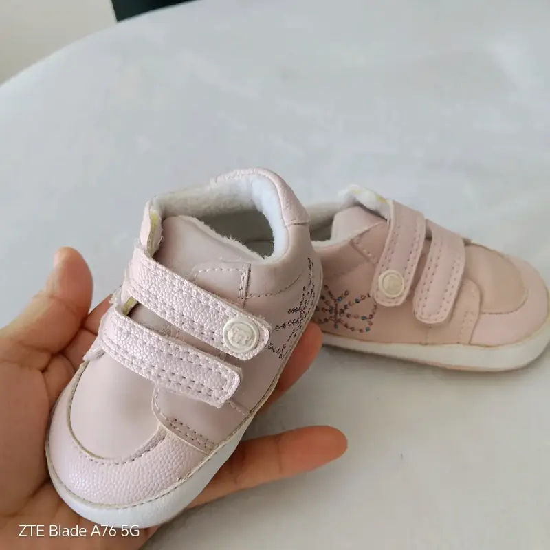 Zapatos de bebé rosados con brillo - 2