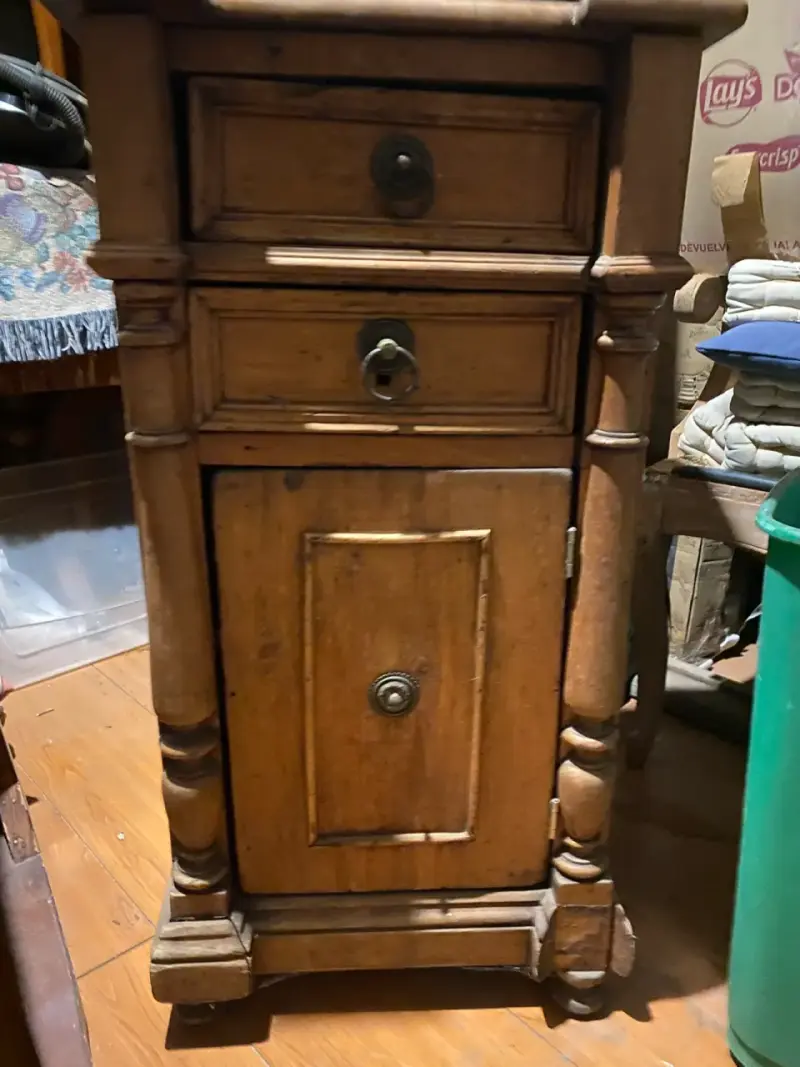 Mueble de madera rústico con cajones - 2