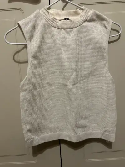 Polera sin mangas beige - miniatura 1