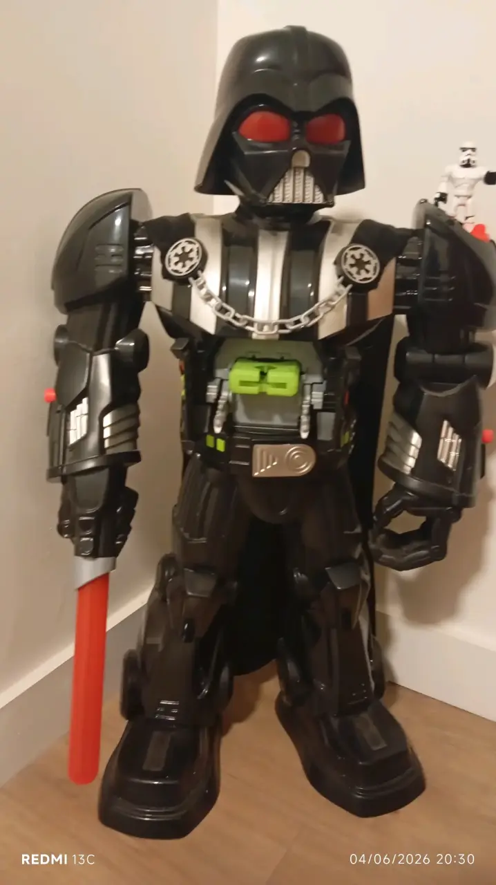 Figura robot estilo Darth Vader - 4