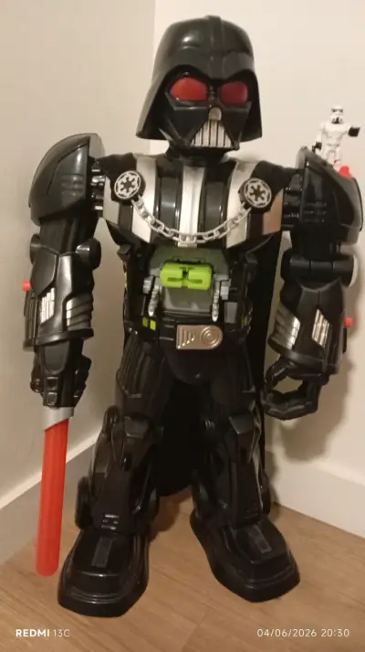Figura robot estilo Darth Vader - miniatura 5