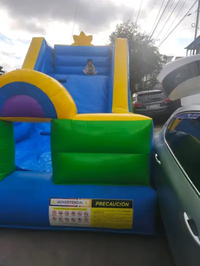 Castillo inflable grande + turbina 0 detalles - miniatura 1